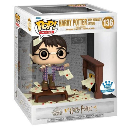 Figura POP Deluxe Harry Potter Anniversary Harry Potter with Hogwarts Letters Exclusive FUNKO